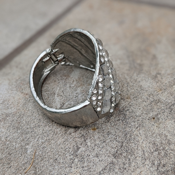 💕Host Pick💕 Bling Cocktail Bracket Bracelet - Picture 7 of 9